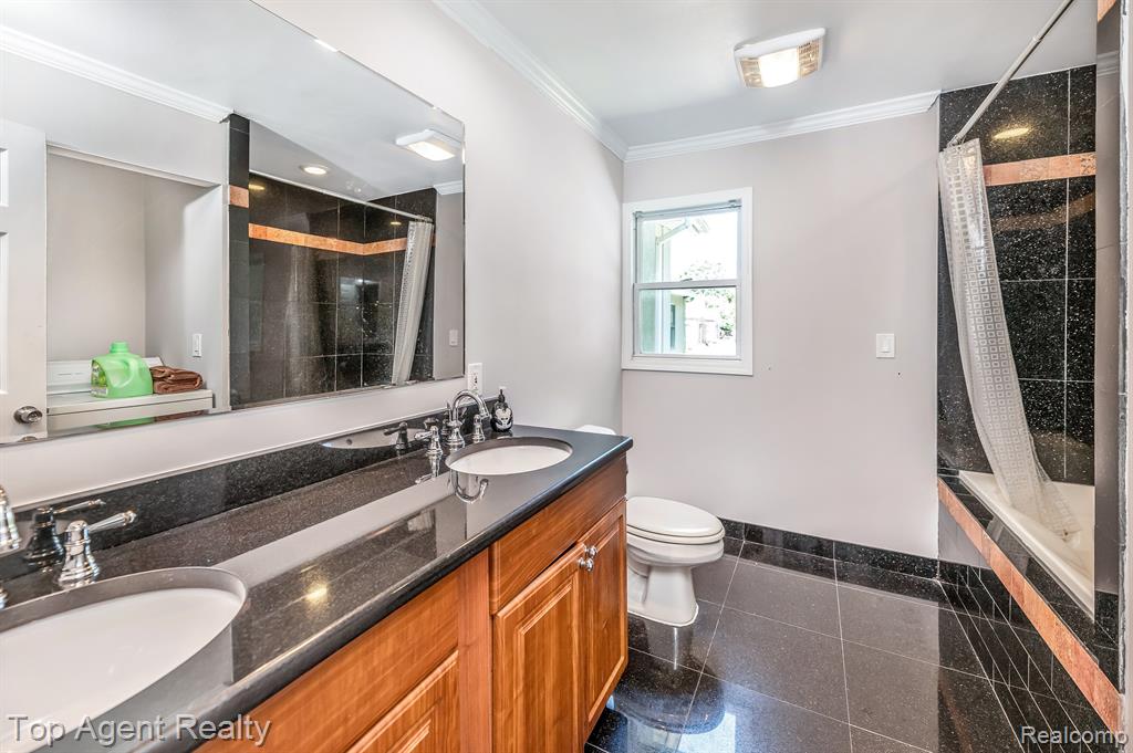 110 Wabash Road Rochester Hills, MI 48307 - Photo 18 of 35