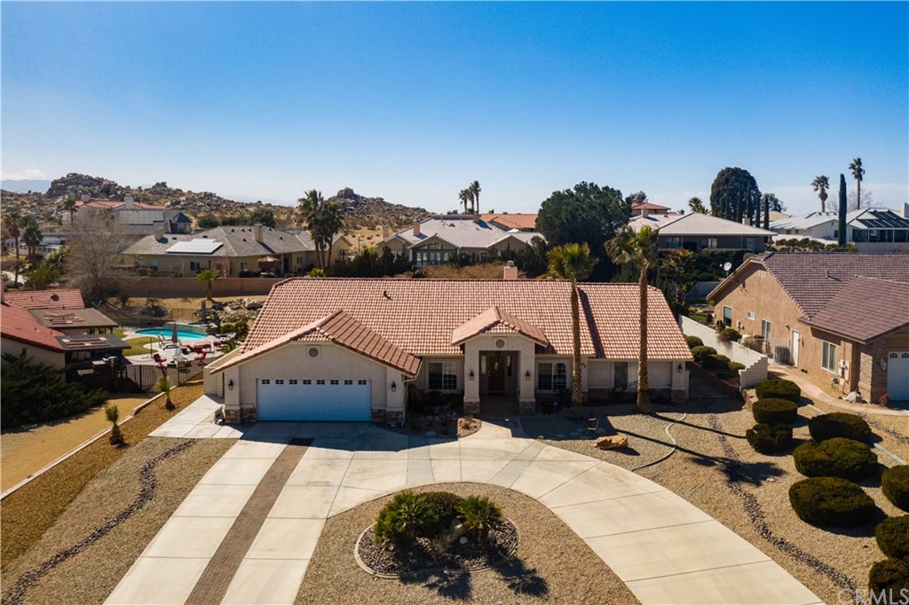 16196 Ridge View Drive Apple Valley, CA 92307 - Photo 4 of 68