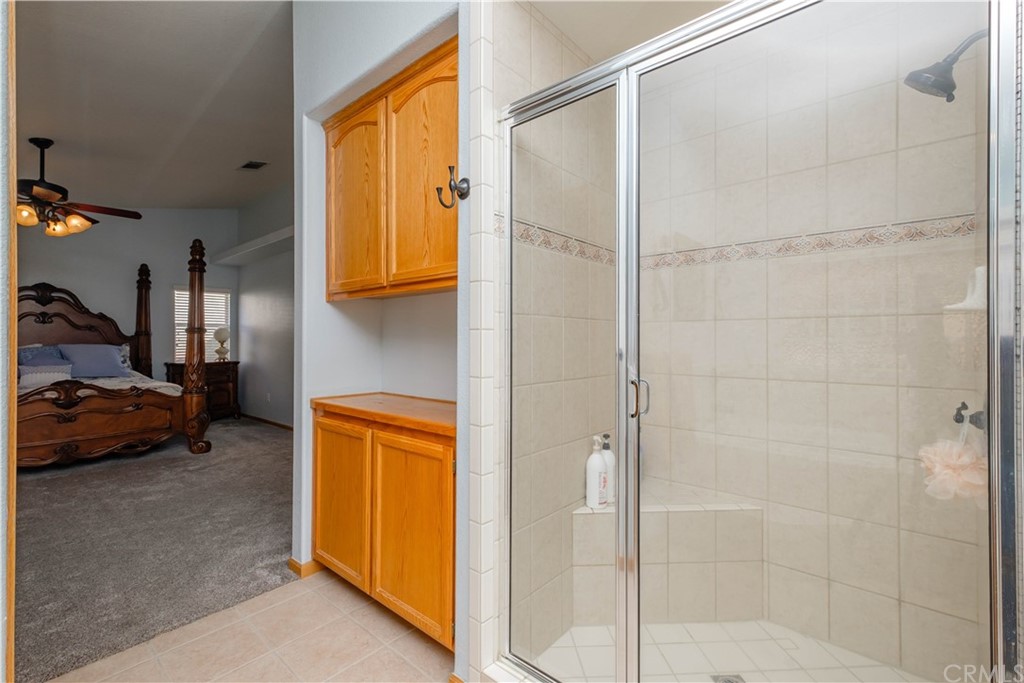 16196 Ridge View Drive Apple Valley, CA 92307 - Photo 41 of 68 a bathroom with a tub and a shower