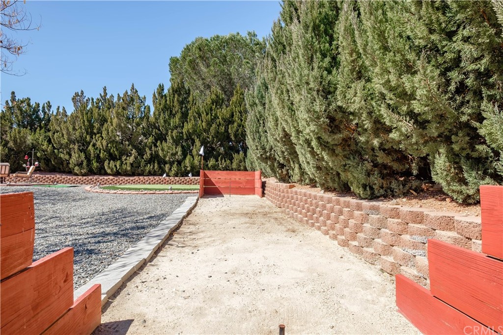 16196 Ridge View Drive Apple Valley, CA 92307 - Photo 55 of 68 a view of a yard with trees