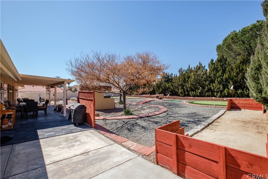 16196 Ridge View Drive Apple Valley, CA 92307 - Photo 56 of 68 a view of a outdoor space