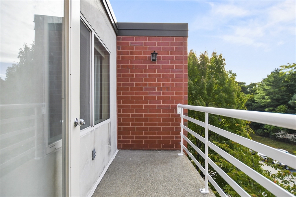431 Place Lane, Unit 431 Woburn, MA 01801 - Photo 29 of 38 a view of balcony