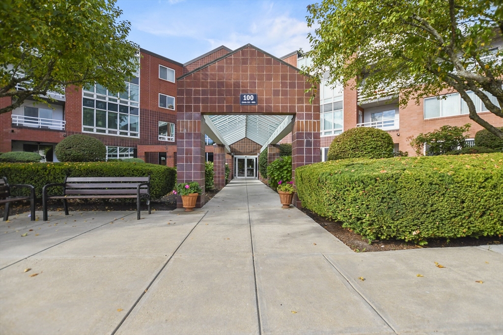 431 Place Lane, Unit 431 Woburn, MA 01801 - Photo 36 of 38 a house view with a garden space