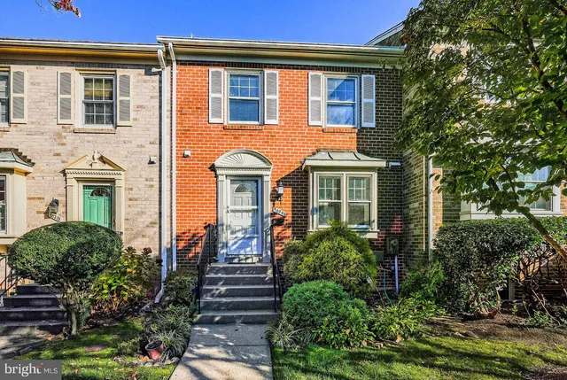 $758,000 | 10280 Arizona Circle, Unit 63, Bethesda, MD 20817