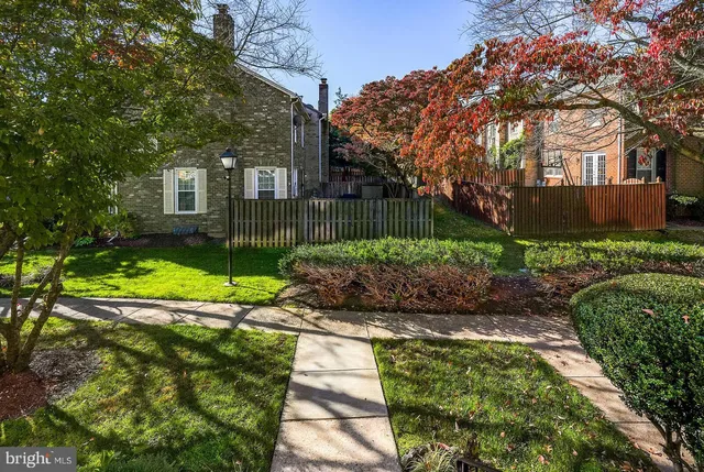 $758,000 | 10280 Arizona Circle, Unit 63, Bethesda, MD 20817