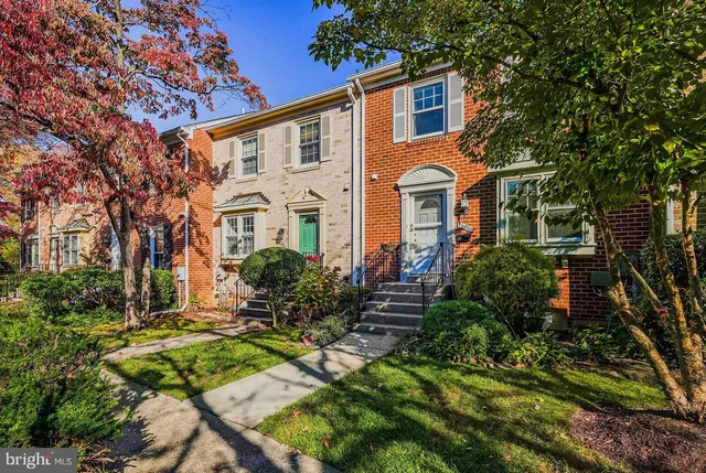 $758,000 | 10280 Arizona Circle, Unit 63, Bethesda, MD 20817