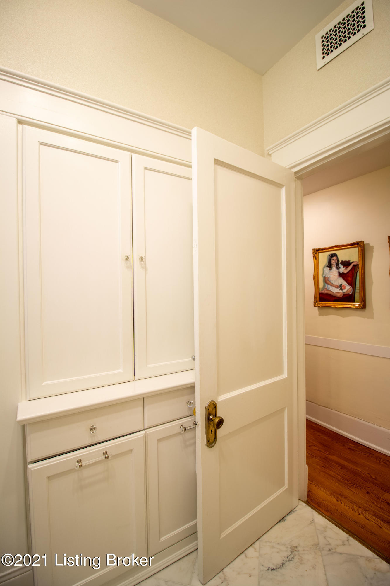 1048 Cherokee Road, Unit 1 Louisville, KY 40204 - Photo 15 of 32 1048 (22 of 39)