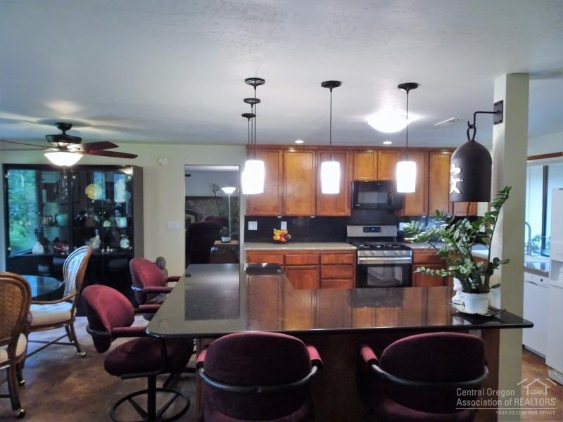 20394 Tailblock Road Bend, OR 97702 - Photo 11 of 25 Gallery Image 11