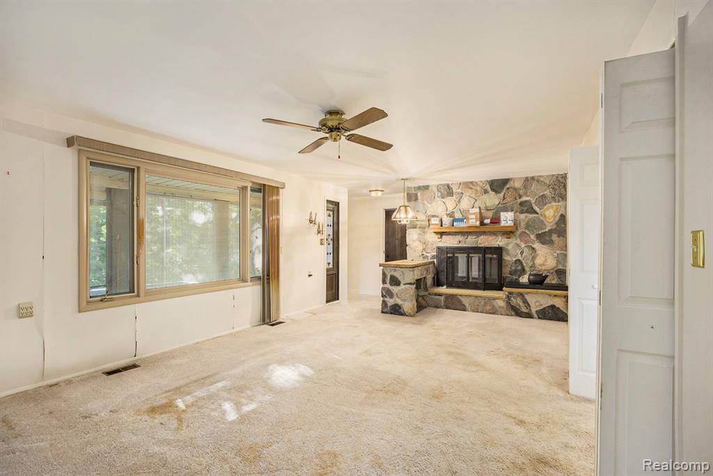 9401 Mabley Hill Road Fenton, MI 48430 - Photo 2 of 26