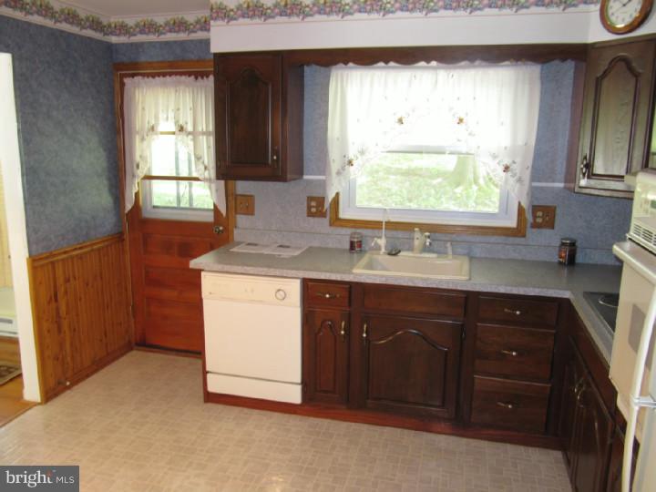 3004 Curtis Road Reading, PA 19608 - Photo 14 of 19 Kitchen