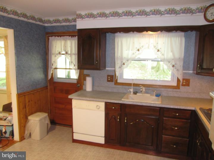 3004 Curtis Road Reading, PA 19608 - Photo 8 of 19 Kitchen