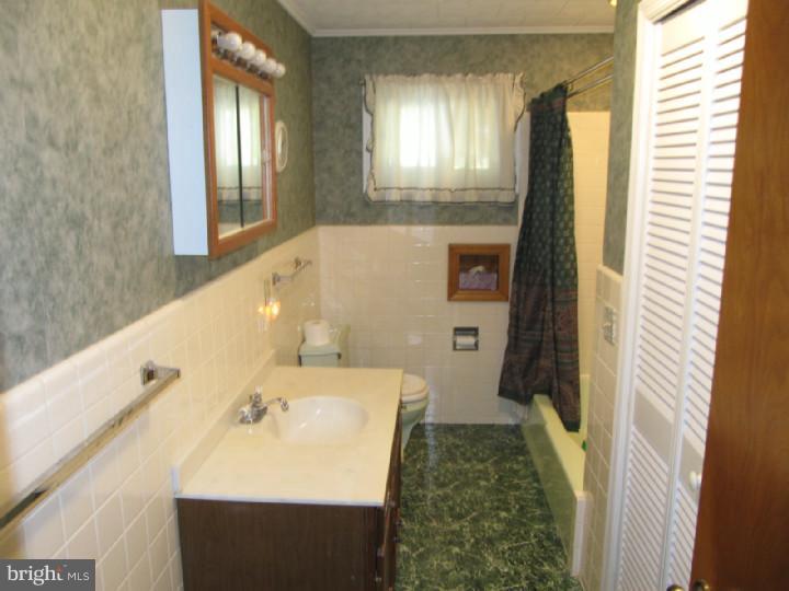 3004 Curtis Road Reading, PA 19608 - Photo 9 of 19 Bathroom