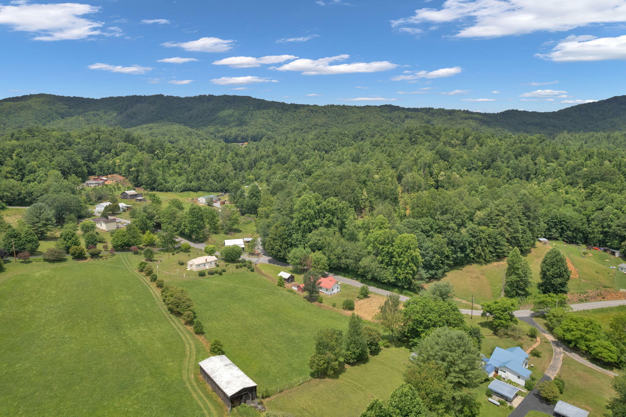 649 Piney Grove Road Hampton, TN 37658 - Photo 17 of 19 17-web-or-mls-DJI_0593