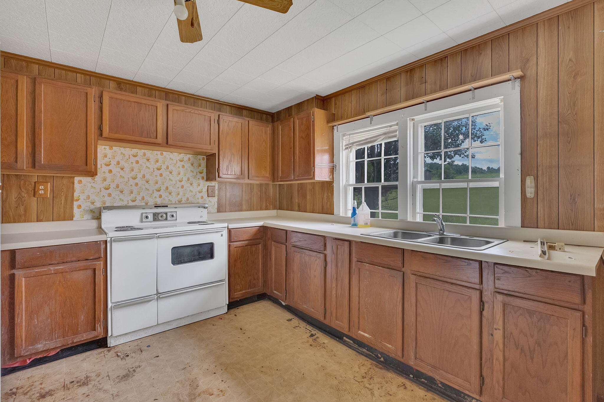 649 Piney Grove Road Hampton, TN 37658 - Photo 10 of 19 10-web-or-mls-217A7842