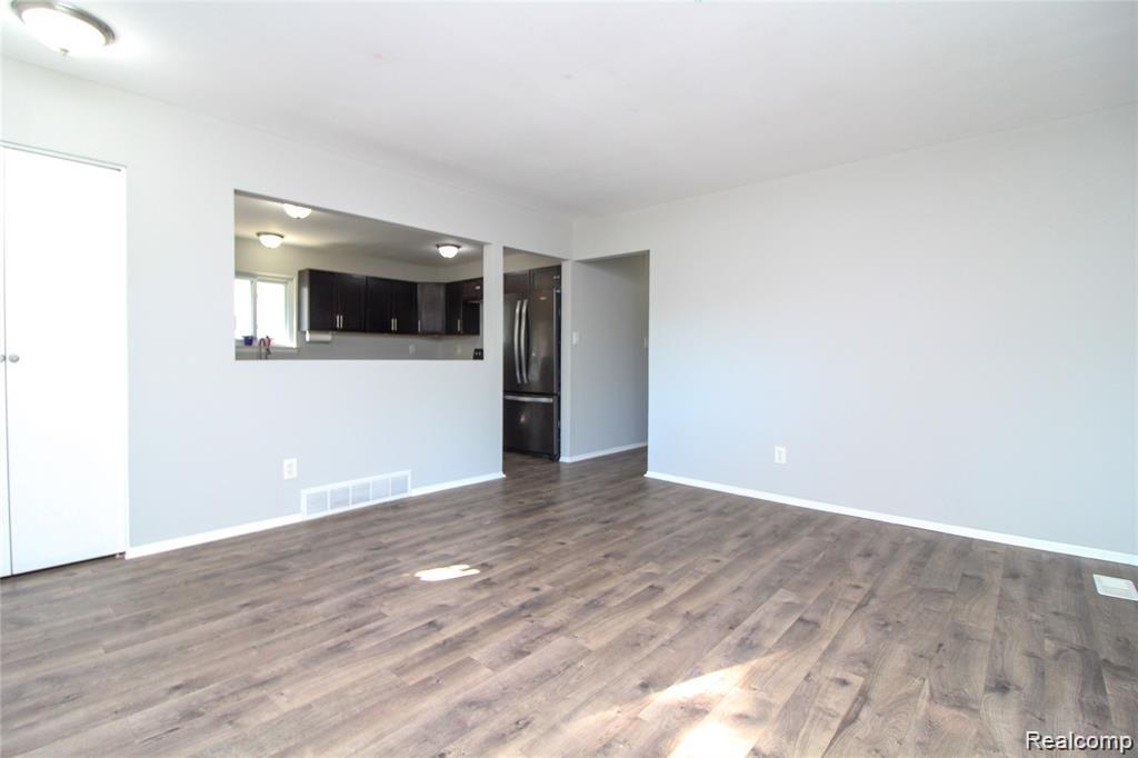 19169 Inkster Road Livonia, MI 48152 - Photo 6 of 29