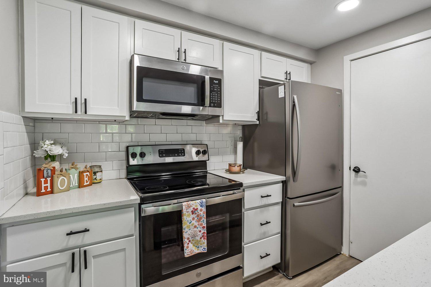 9705 Hellingly Place, Unit 62 Gaithersburg, MD 20886 - Photo 11 of 47 Kitchen