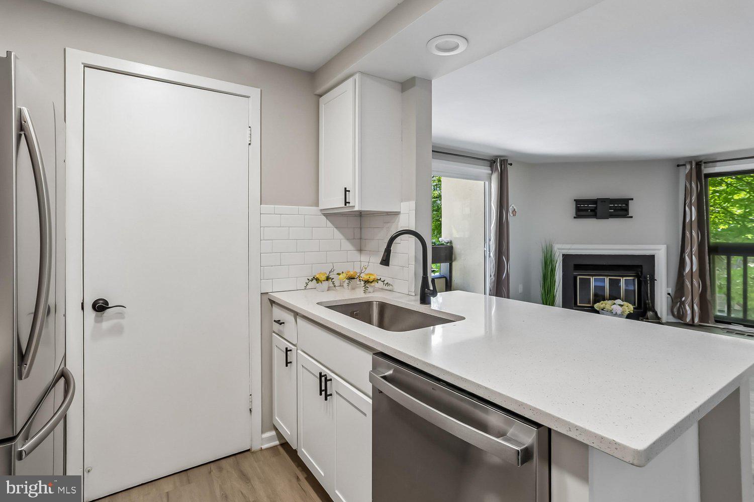 9705 Hellingly Place, Unit 62 Gaithersburg, MD 20886 - Photo 12 of 47 Kitchen