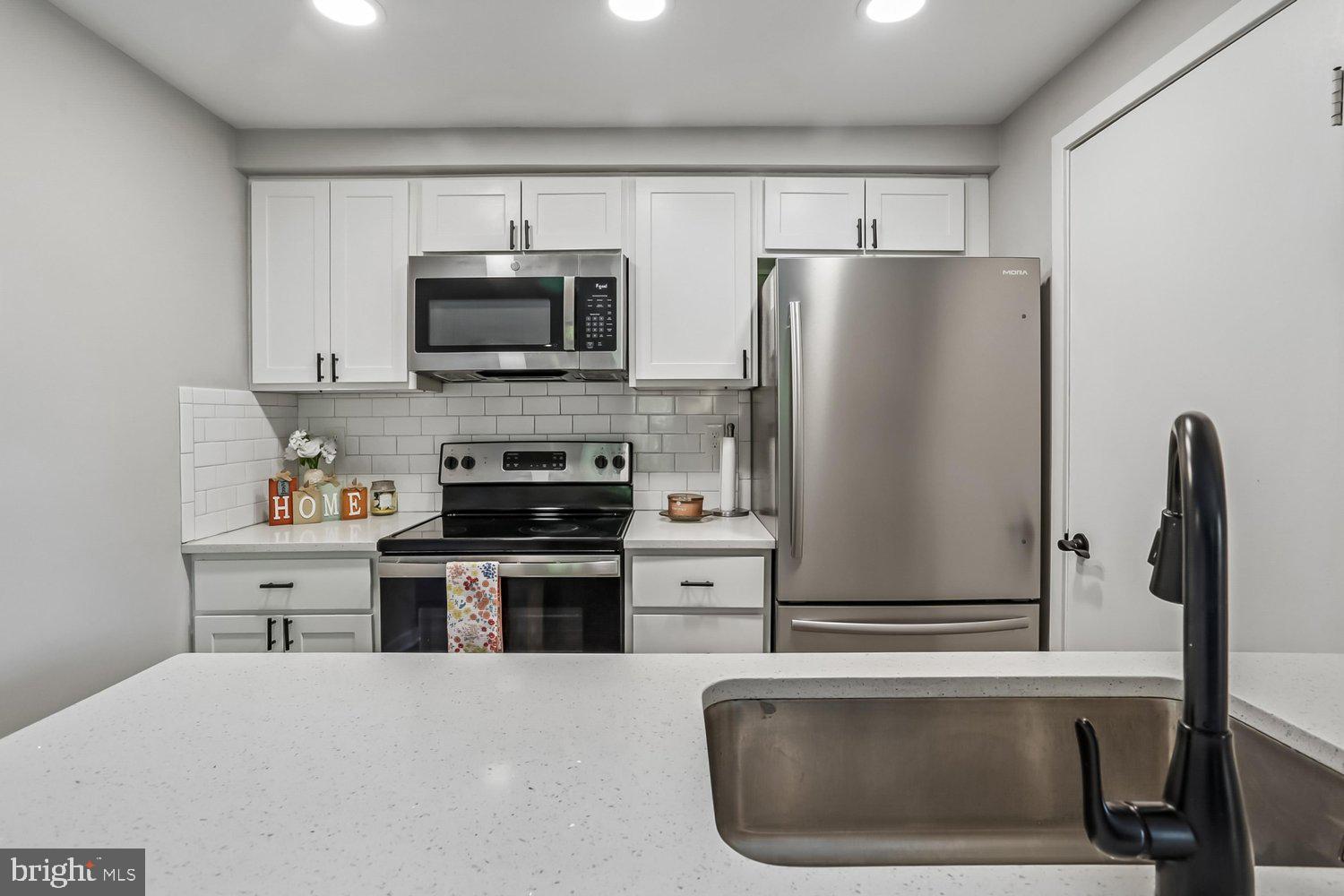 9705 Hellingly Place, Unit 62 Gaithersburg, MD 20886 - Photo 15 of 47 Kitchen