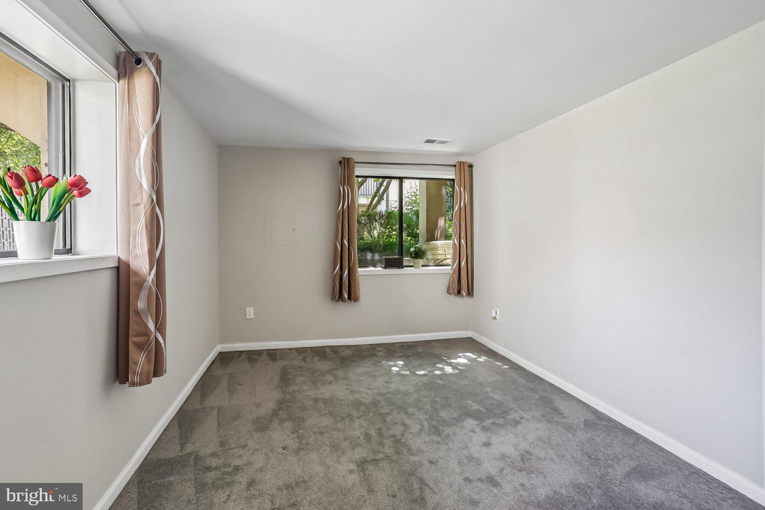 9705 Hellingly Place, Unit 62 Gaithersburg, MD 20886 - Photo 16 of 47 Primary Bedroom
