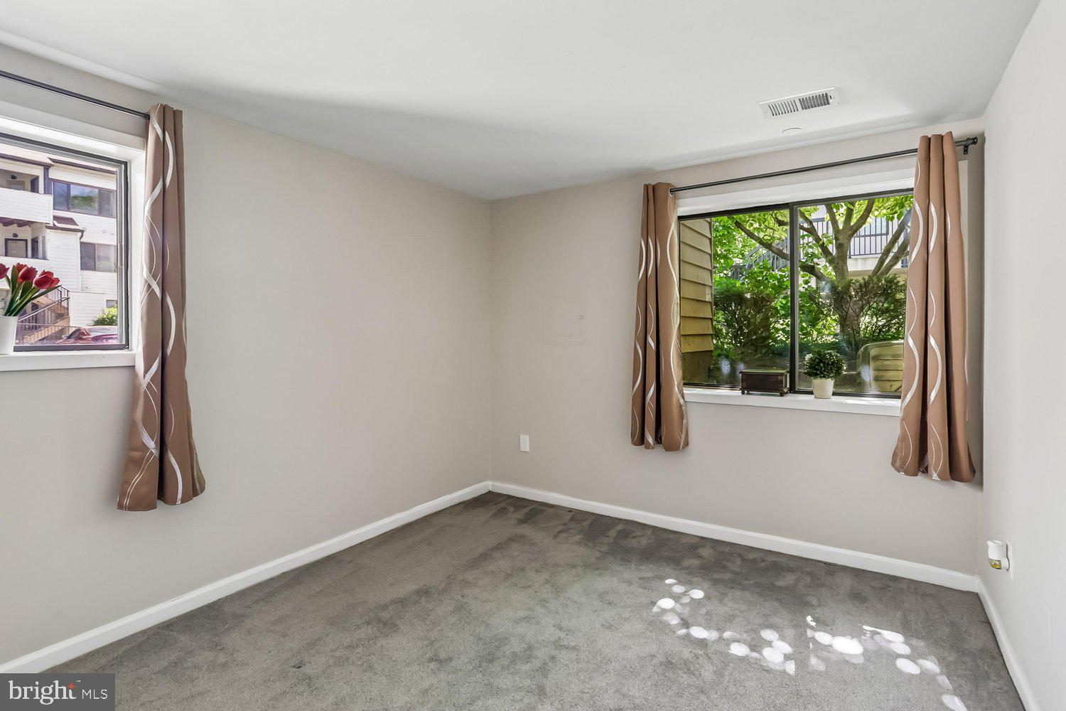 9705 Hellingly Place, Unit 62 Gaithersburg, MD 20886 - Photo 17 of 47 Primary Bedroom