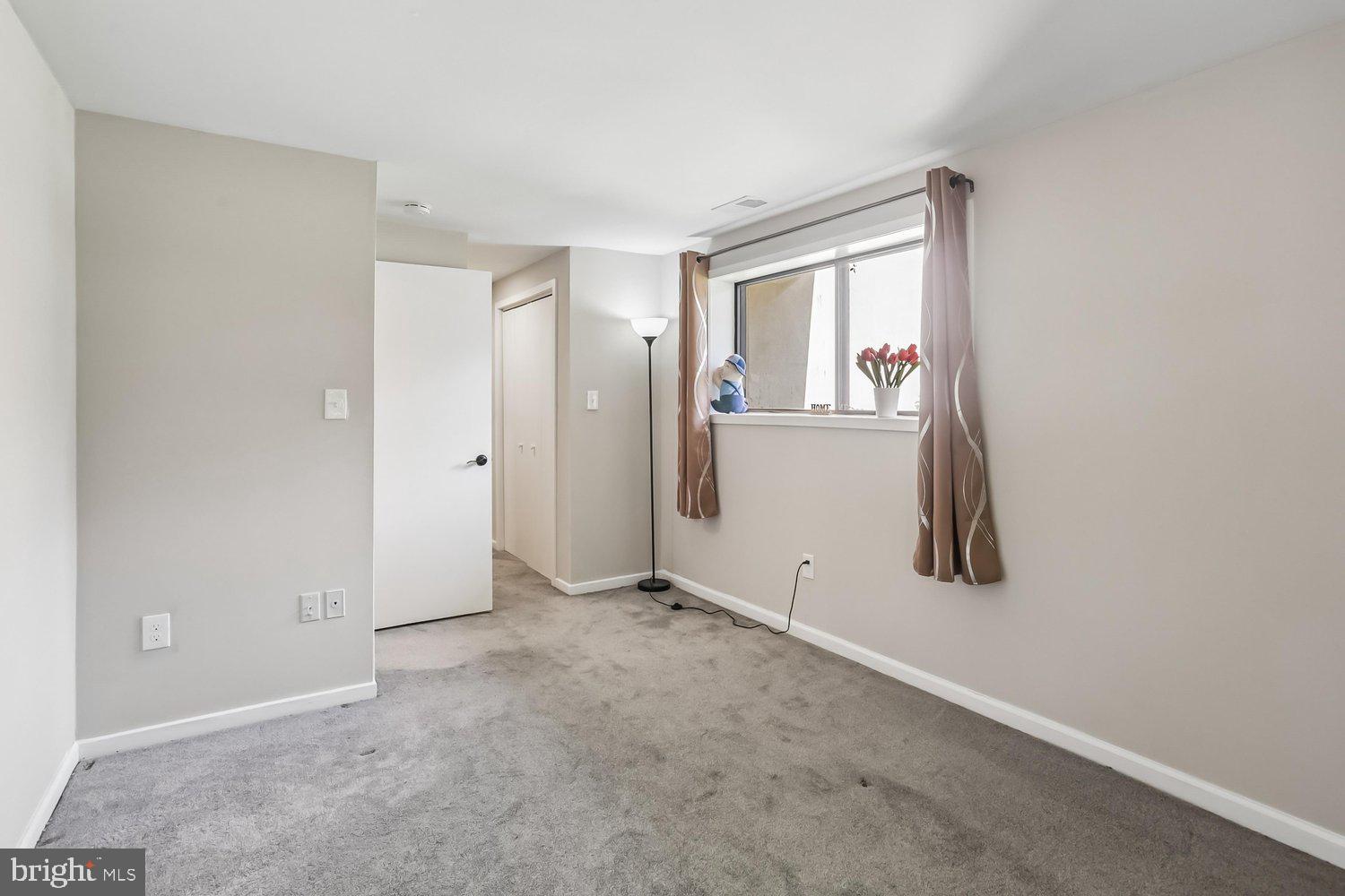 9705 Hellingly Place, Unit 62 Gaithersburg, MD 20886 - Photo 18 of 47 Primary Bedroom
