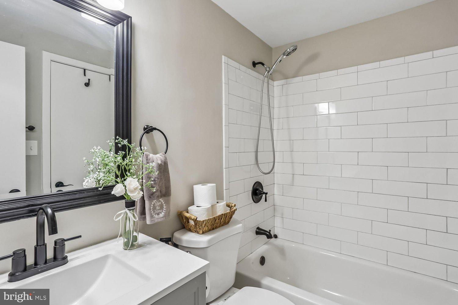 9705 Hellingly Place, Unit 62 Gaithersburg, MD 20886 - Photo 19 of 47 Bath