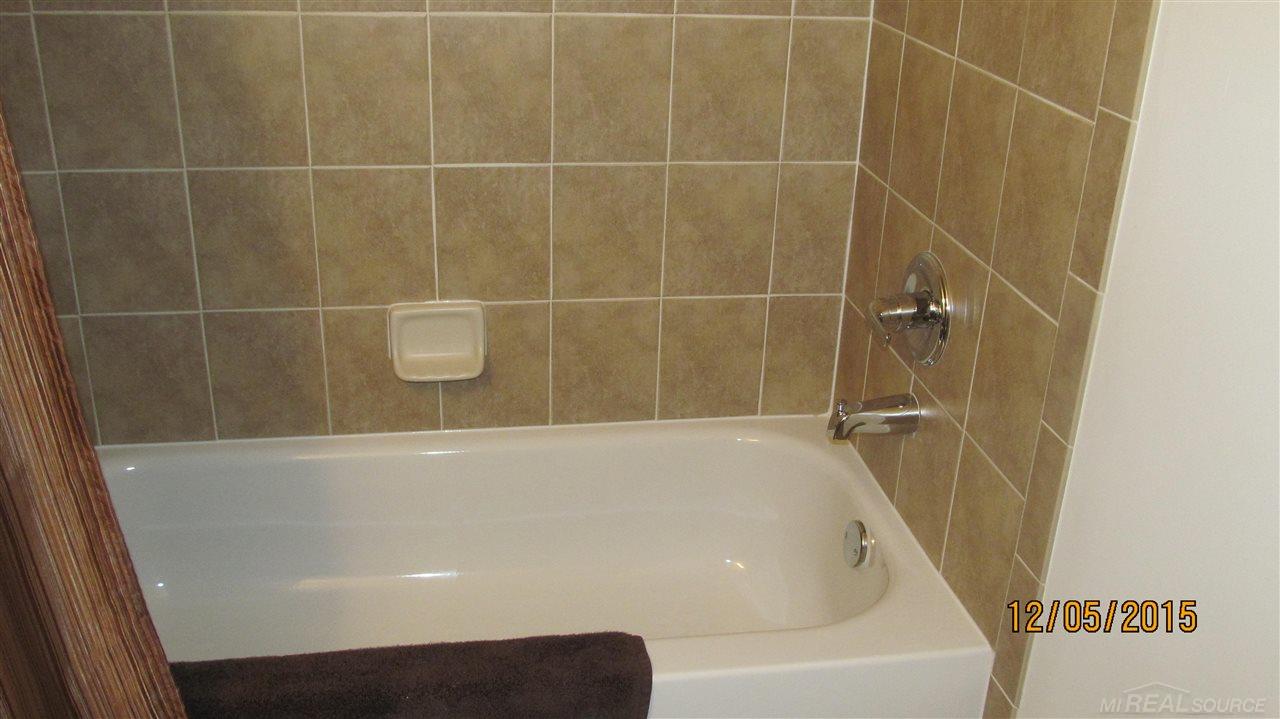 45633 Rathmore Drive Macomb, MI 48044 - Photo 29 of 35 31243016-28.JPG