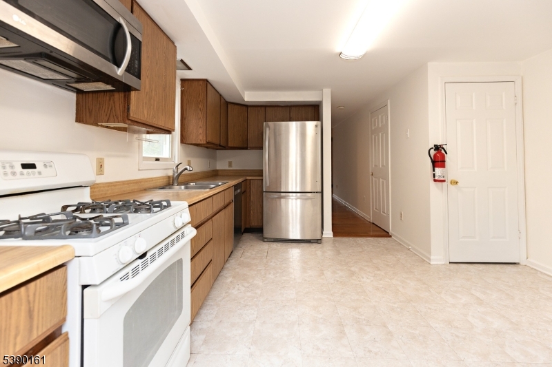 7 Emmet Avenue, Unit D Morristown, NJ 07960 - Photo 24 of 26 a kitchen with a stove a refrigerator and a sink