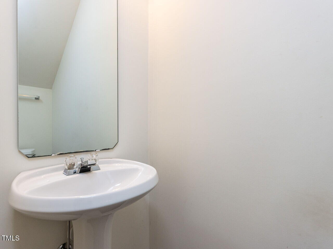 8244 City Loft Court Raleigh, NC 27613 - Photo 14 of 32 014-1280x960-half-bath