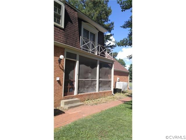 303 North Wilkinson Road Richmond, VA 23227 - Photo 4 of 20 Screen Porch with access to Living Room, Kitchen/L