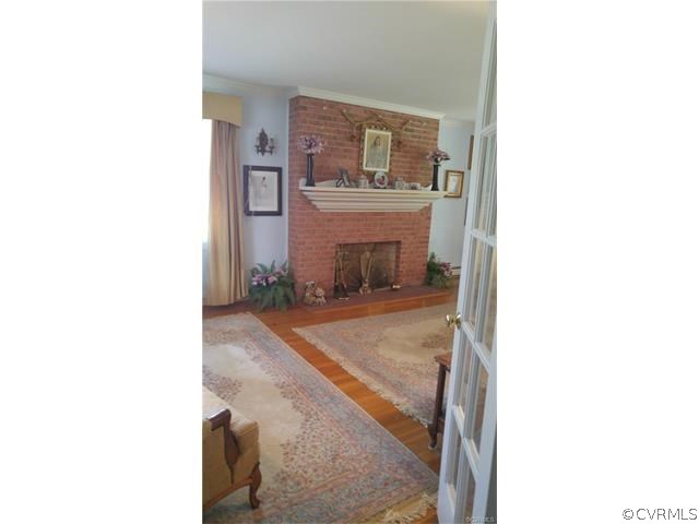 303 North Wilkinson Road Richmond, VA 23227 - Photo 7 of 20 Additional View of Large Living Room - Could be us