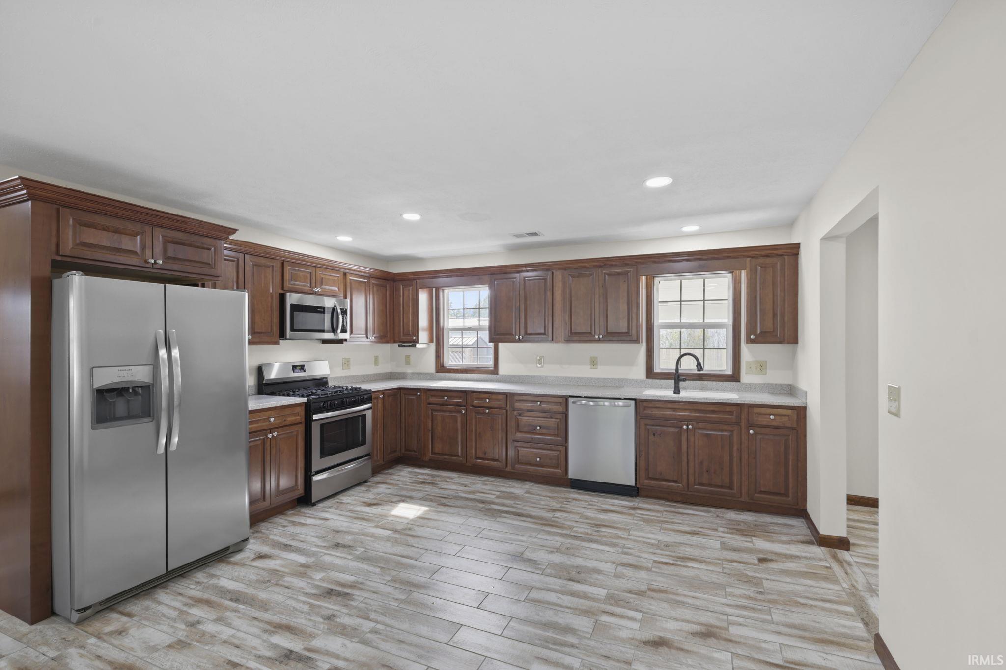 6227 West Taylor Road Muncie, IN 47304 - Photo 3 of 38 Gallery Image 3