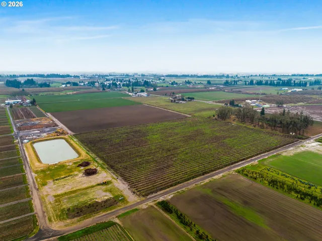 a view of a tennis court