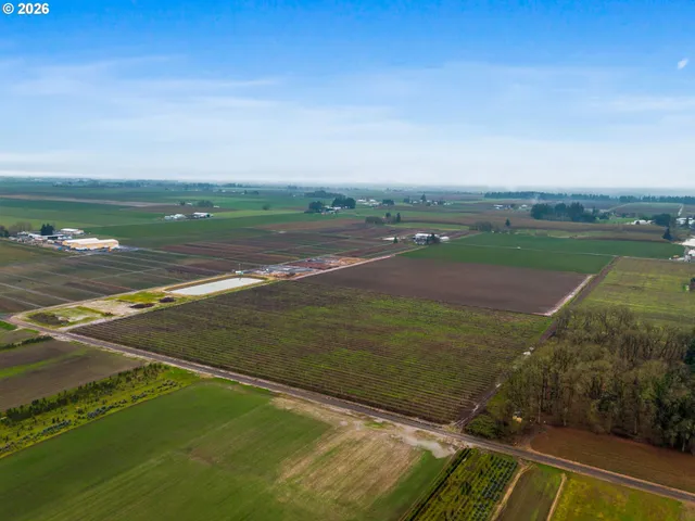 a view of a tennis court
