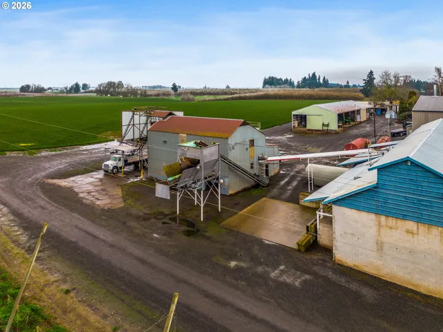 an outdoor sitting area with furniture and garden