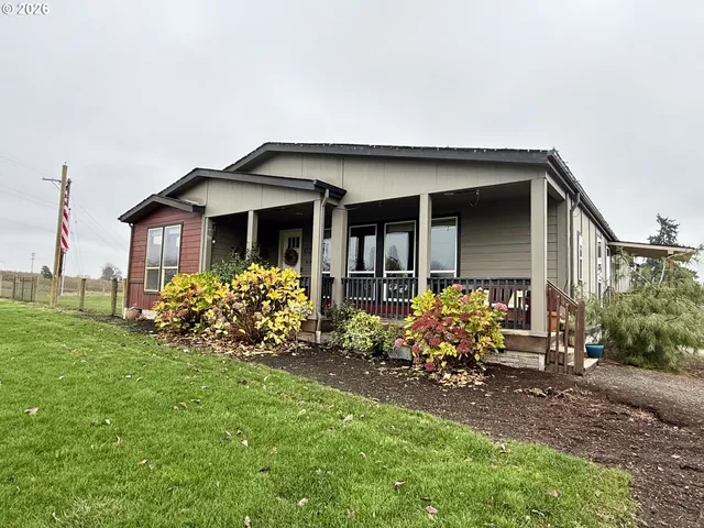 a view of livingroom with hardwood floor and a ceiling fan