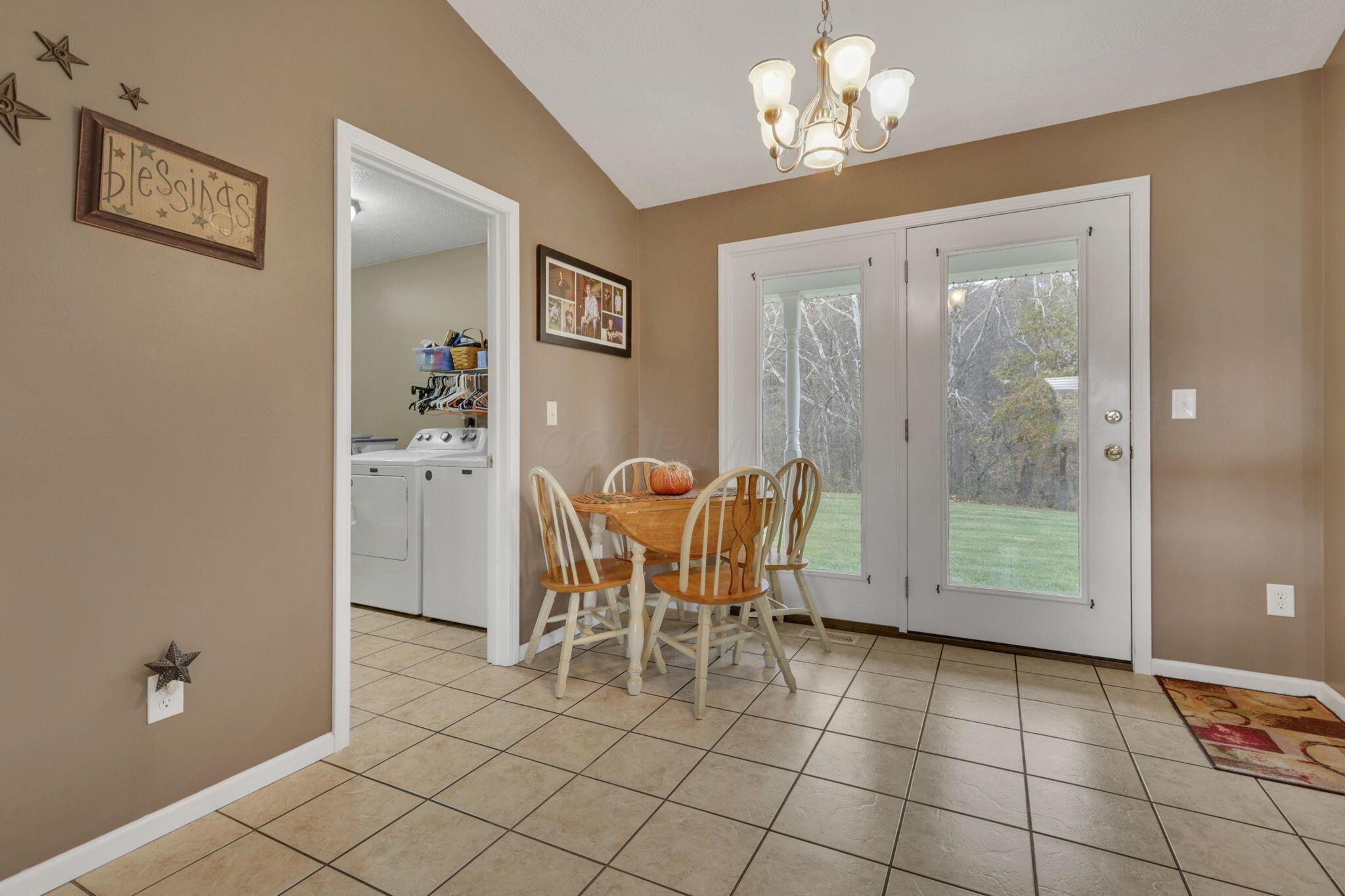 6092 Clearport Road Southwest Lancaster, OH 43130 - Photo 12 of 70 13-web-or-mls-_S5A5543