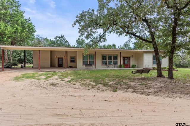 a view of a house with a backyard