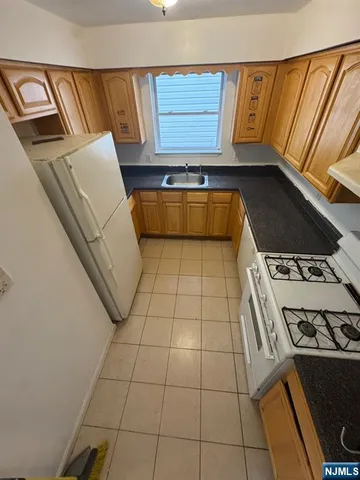 a view of kitchen with washer and dryer