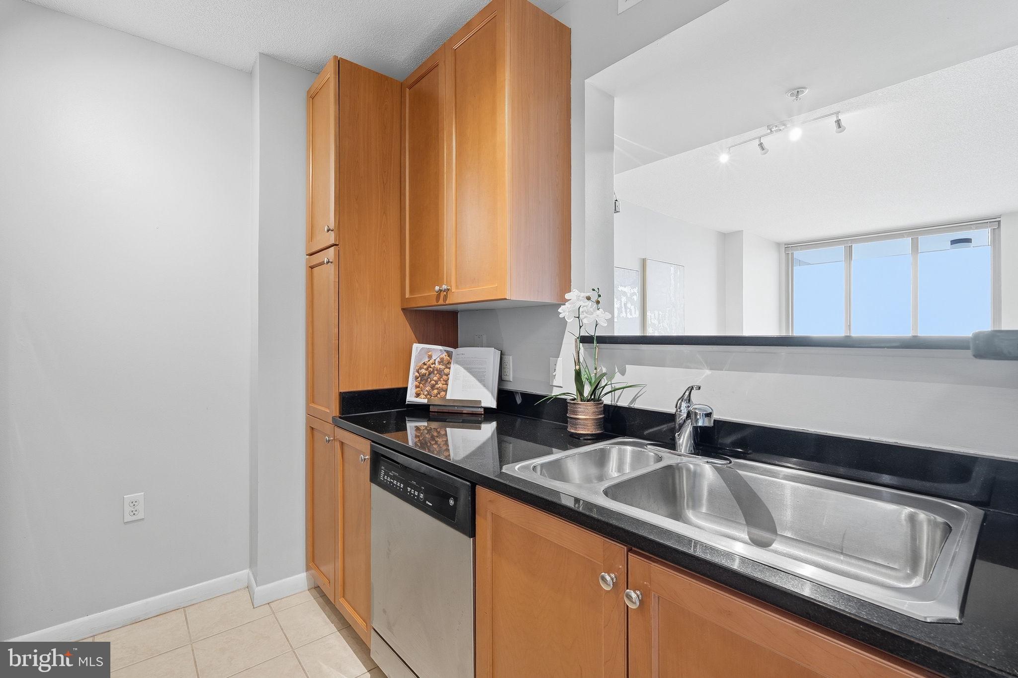 851 North Glebe Road, Unit 1914 Arlington, VA 22203 - Photo 11 of 38