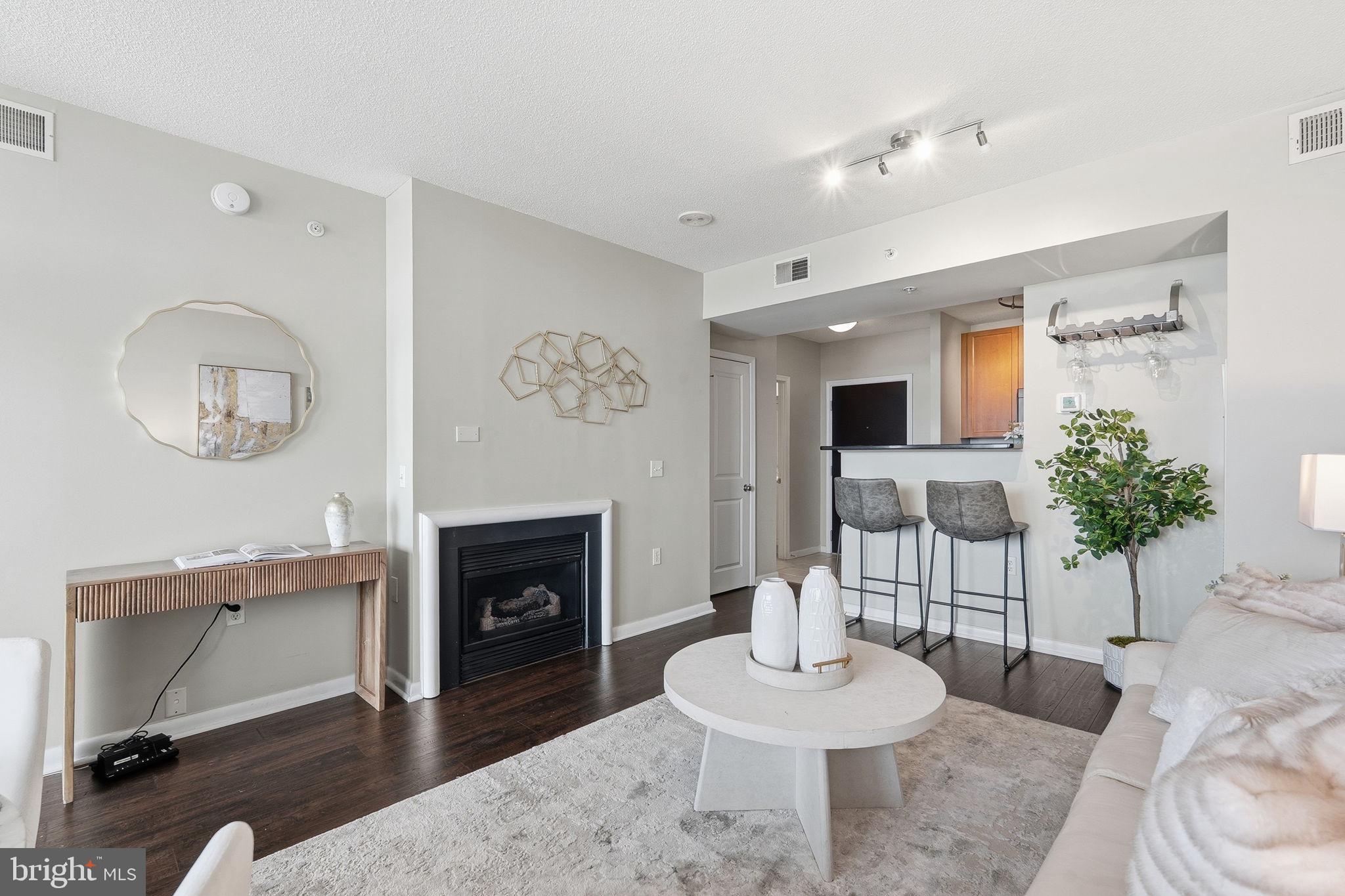 851 North Glebe Road, Unit 1914 Arlington, VA 22203 - Photo 3 of 38