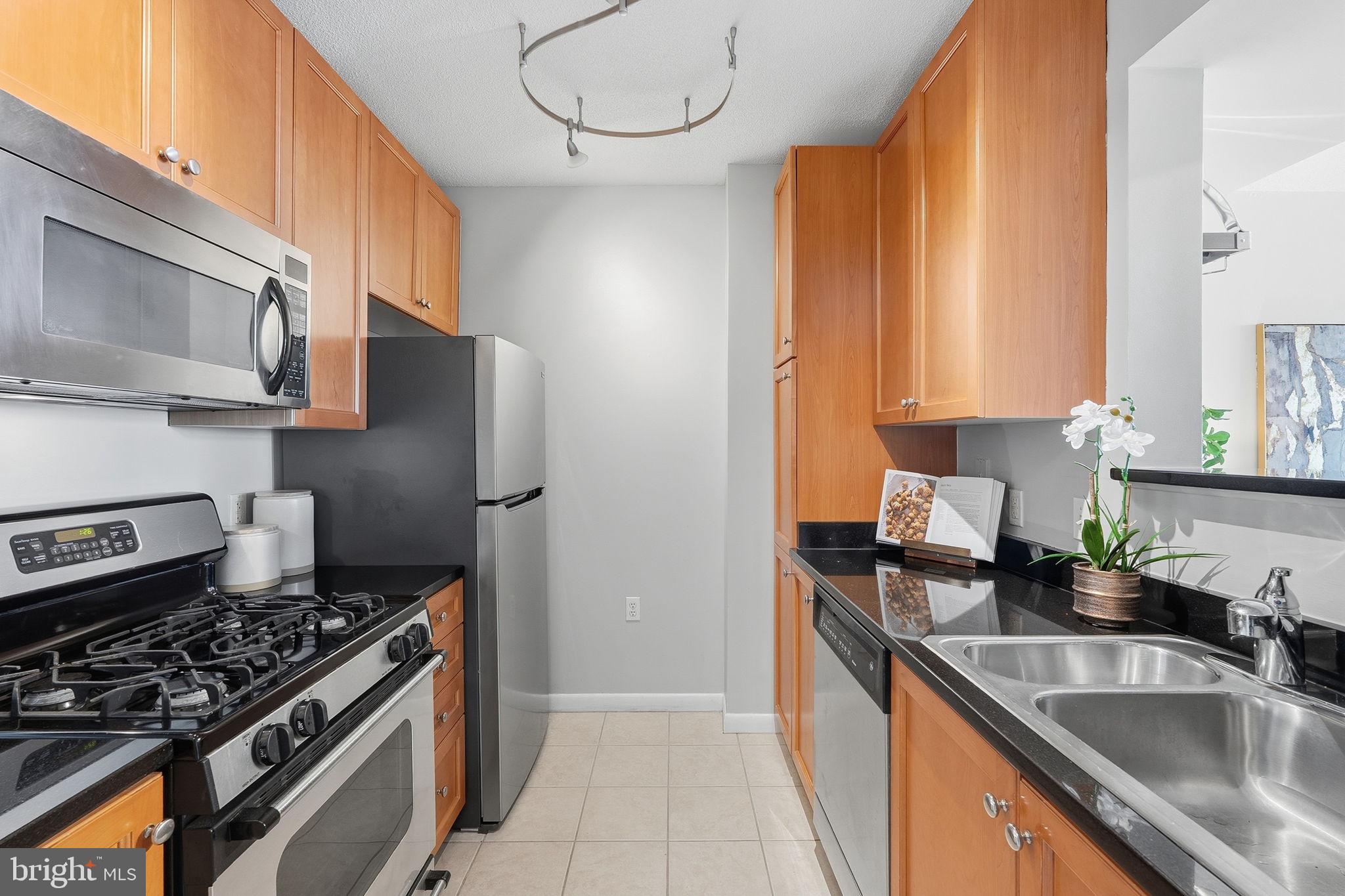 851 North Glebe Road, Unit 1914 Arlington, VA 22203 - Photo 8 of 38