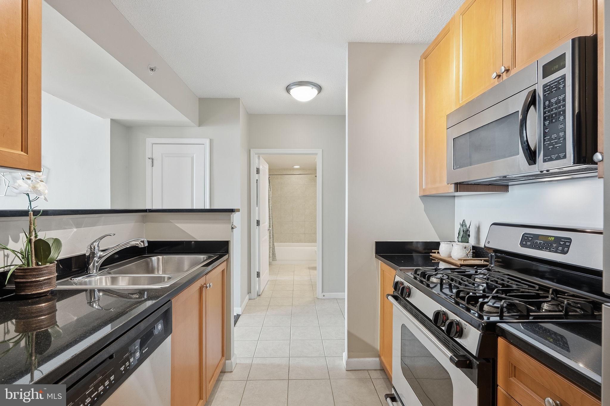 851 North Glebe Road, Unit 1914 Arlington, VA 22203 - Photo 9 of 38