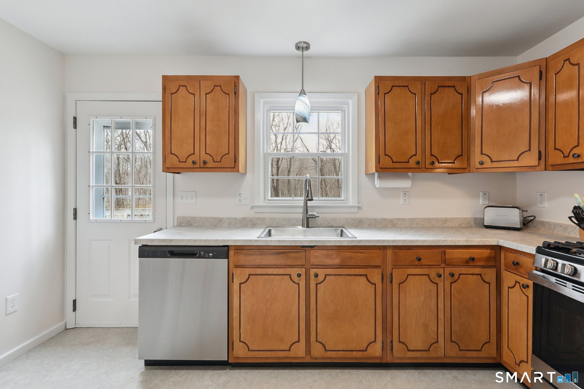 59 Cedar Hill Road Newtown, CT 06470 - Photo 11 of 22