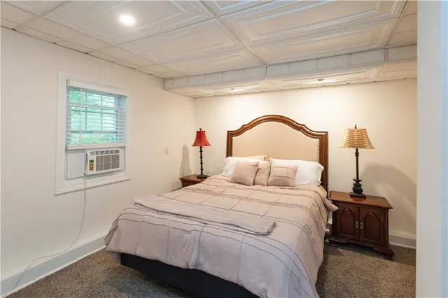 $2,200 | 554 East Main Road, Middletown, RI 02842