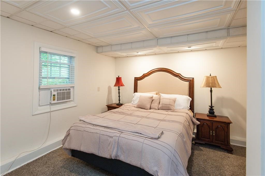 554 East Main Road Middletown, RI 02842 - Photo 11 of 18