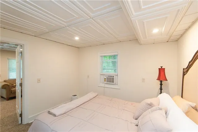 $2,200 | 554 East Main Road, Middletown, RI 02842