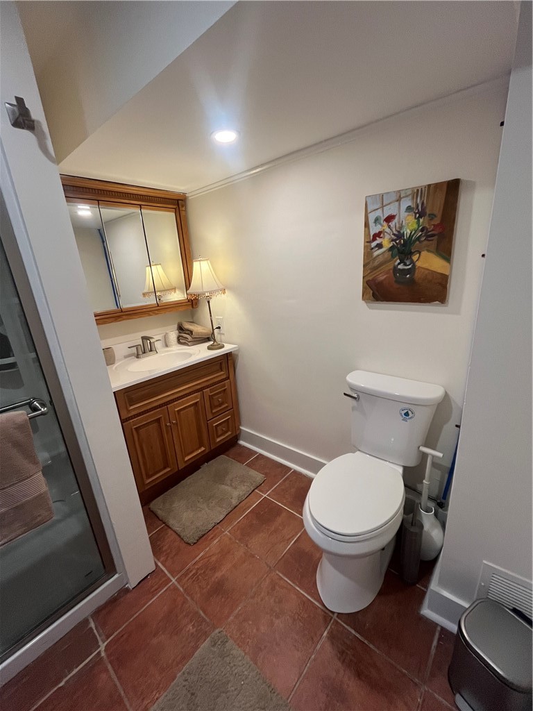 554 East Main Road Middletown, RI 02842 - Photo 13 of 14