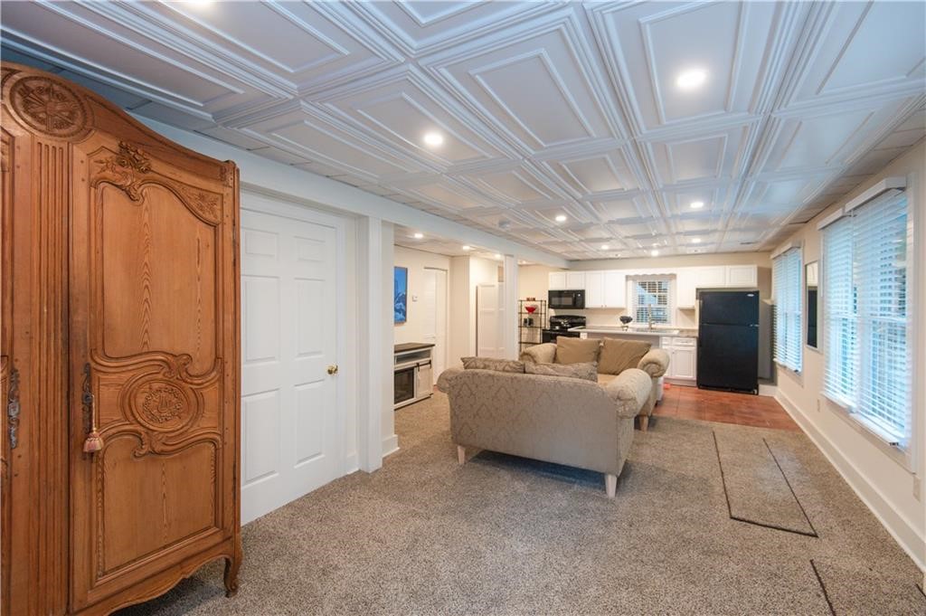 554 East Main Road Middletown, RI 02842 - Photo 17 of 18