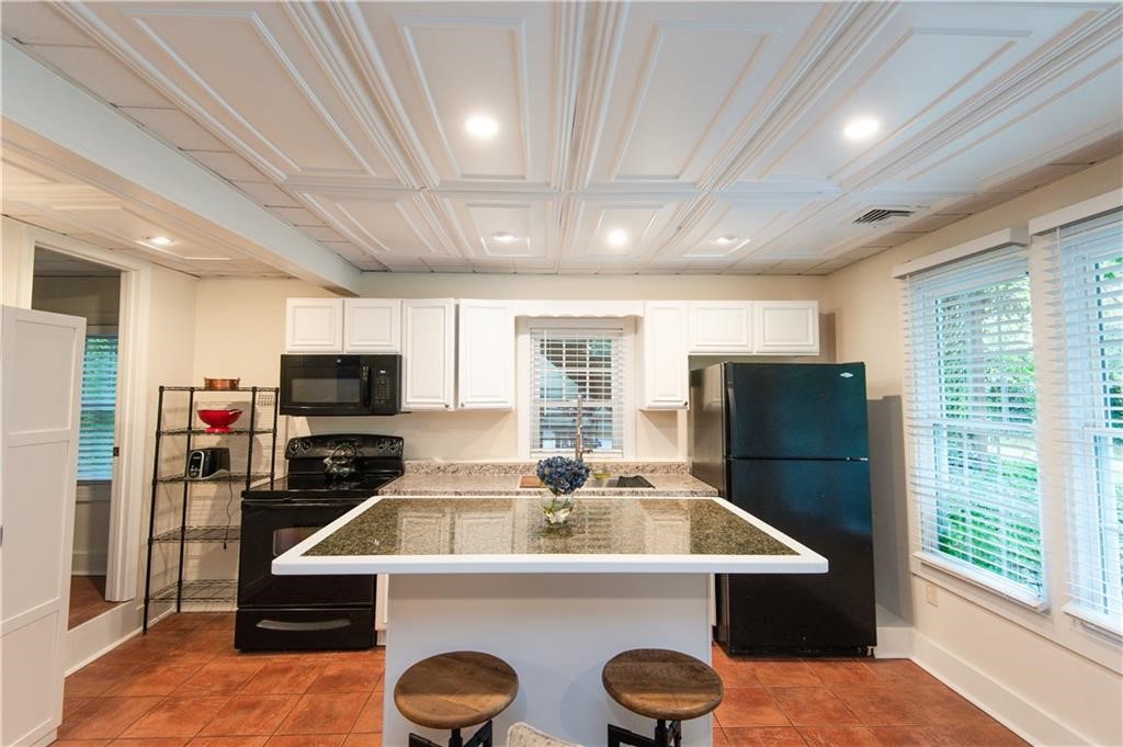 554 East Main Road Middletown, RI 02842 - Photo 4 of 18